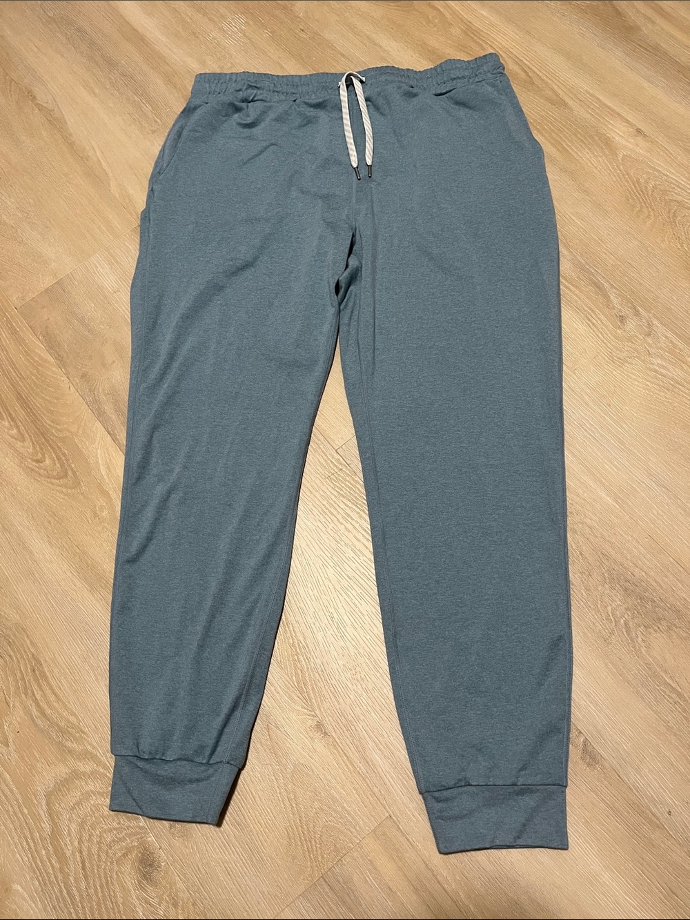 Vuori Women’s Blue Teal Performance Joggers Large